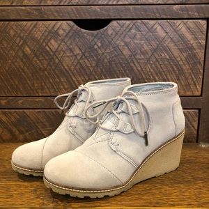 Size 7.5 gray Toms wedges